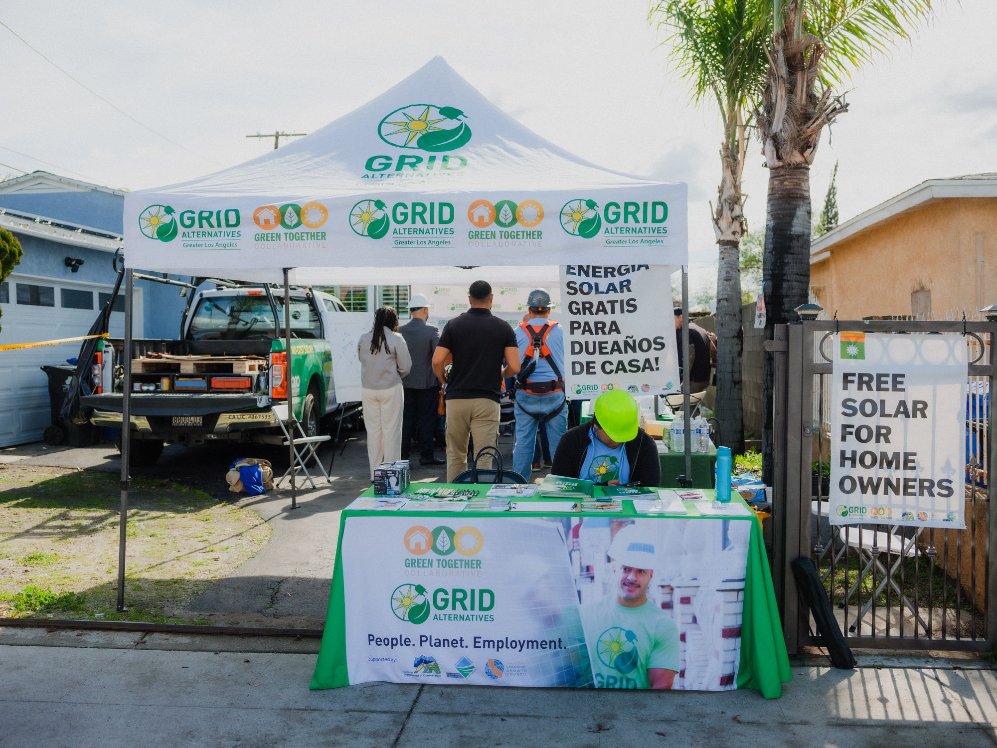 Congressman Tony Cárdenas visits a GRID GLA Solar Installation