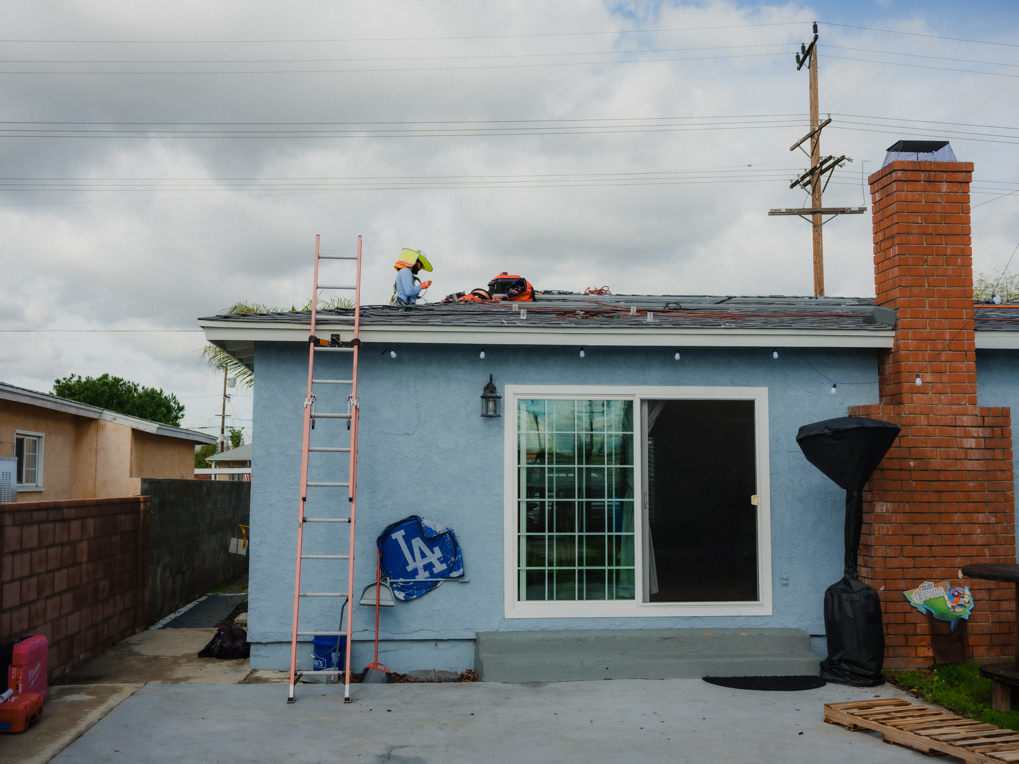 Congressman Tony Cárdenas visits a GRID GLA Solar Installation